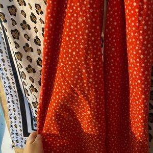 Does not tie red all over with tiny white polka dots
